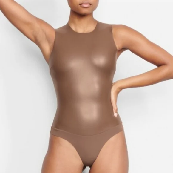 NWT SKIMS Faux Leather Crew Neck Bodysuit in Jasper Size XXS - Picture 1 of 7